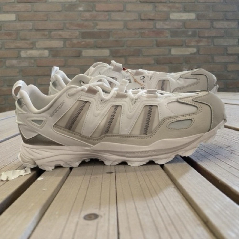 Adidas White mens turf cleats - Picture 2 of 4